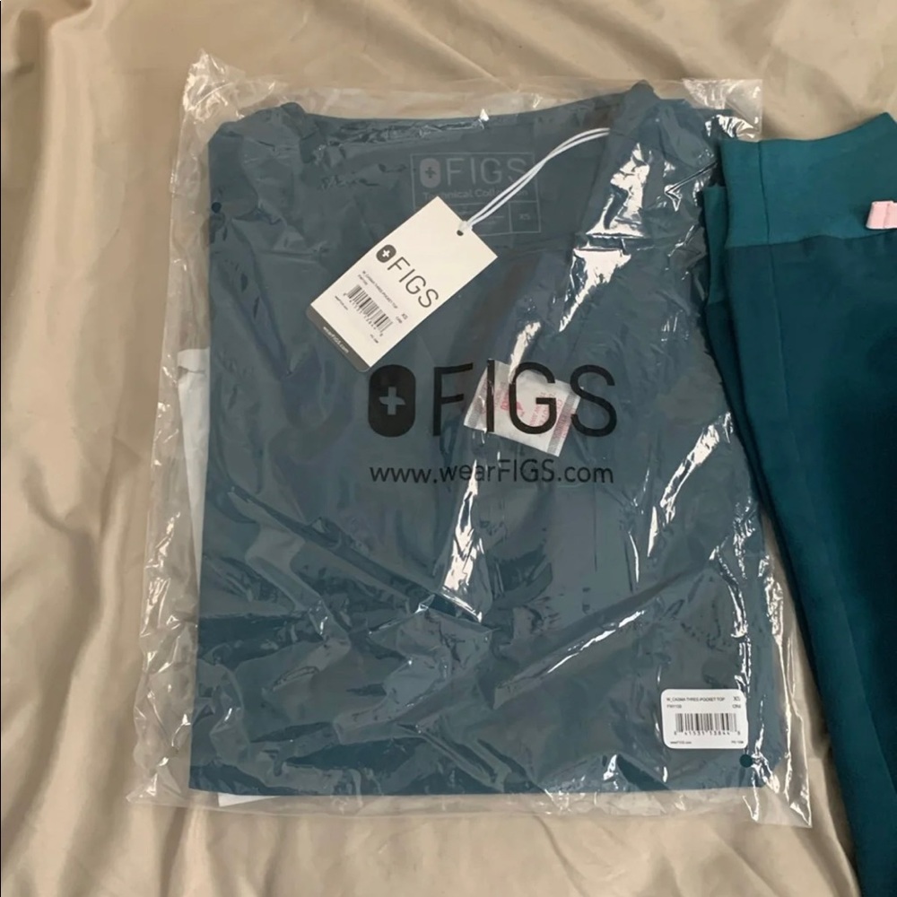 FIGS limited edition Caribbean blue set